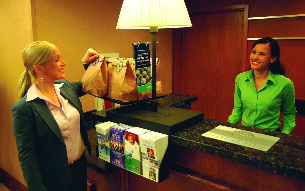 Hampton Inn Potomac Mills Woodbridge Extérieur photo