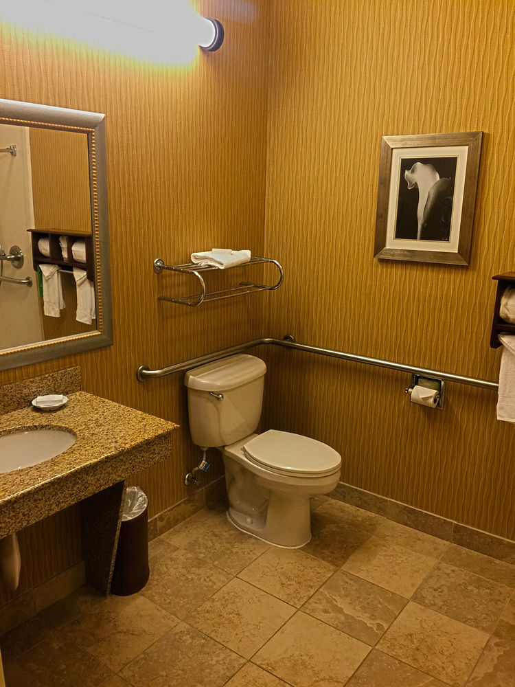 Hampton Inn Potomac Mills Woodbridge Extérieur photo